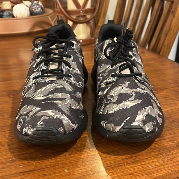 Nike Rosherun Print Jungle Camo shoes sneakers new 655206 022 Mens Size 11 - Picture 5 of 12